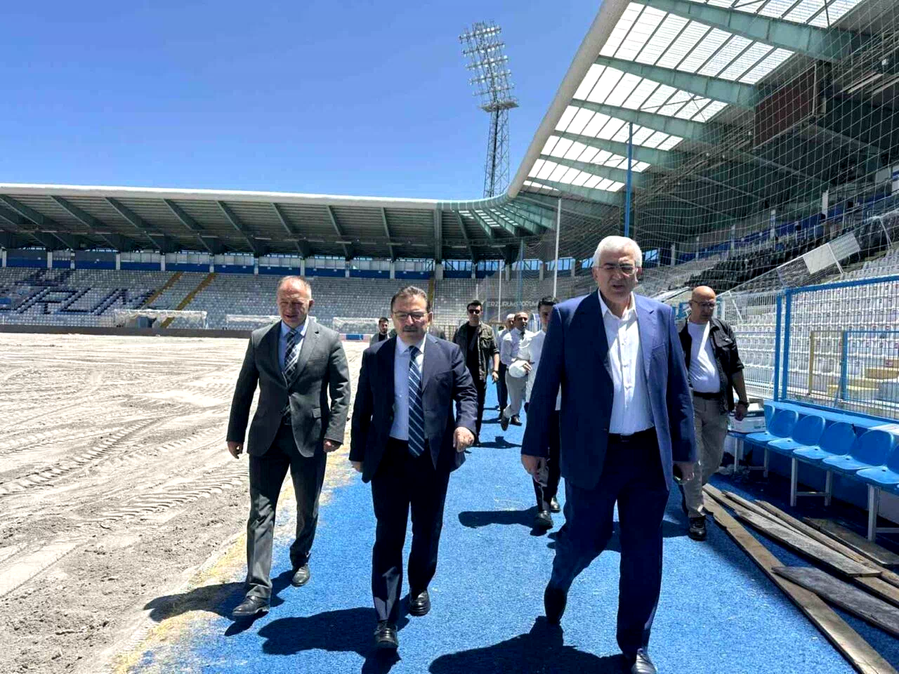 Milletvekili Altınok ve Öz, Kazımkarabekir Statı’ndaki zemin yenileme çalışmasını inceledi