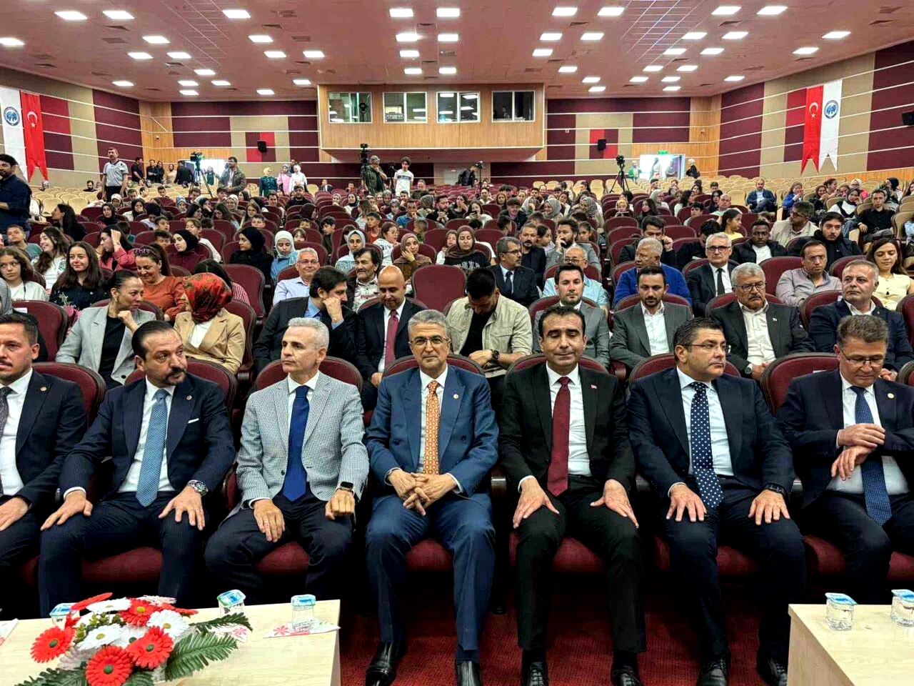 Milletvekili Aydın, Kızıl Elma Türkçe Ödül törenine katıldı