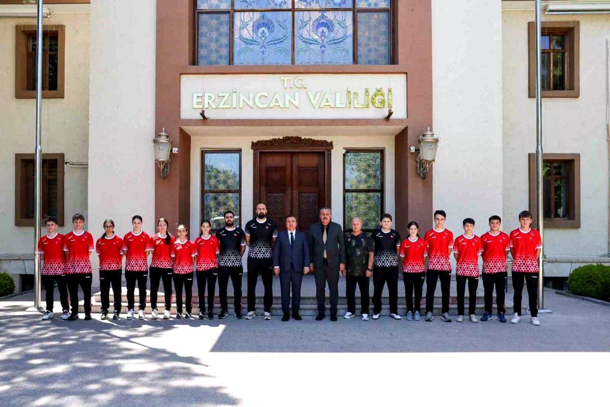 Milli badmintoncular Avrupa Şampiyonası öncesi Erzincan’da kampta