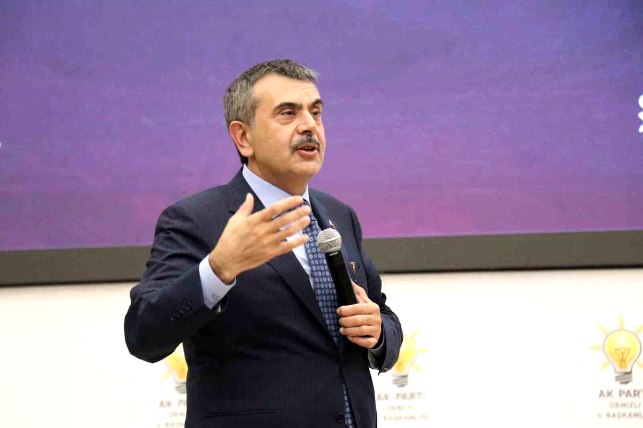 Milli Eğitim Bakanı Tekin, Ecevit dönemindeki mektuplarla yeni ve eski Türkiye’yi karşılaştırdı