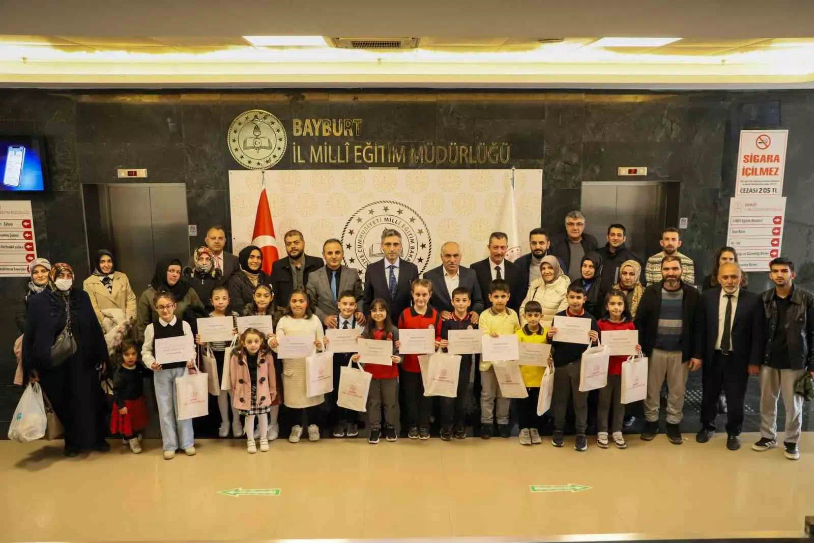 Minik Eller Tasarlıyor projesi kapsamında farklı model çantalar tasarlandı