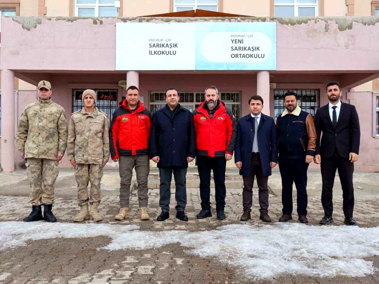 “Minik Eller Üşümesin” diye yola çıktılar