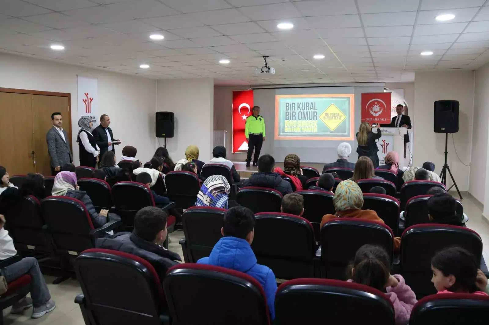 Minik trafik dedektifleri görev başında