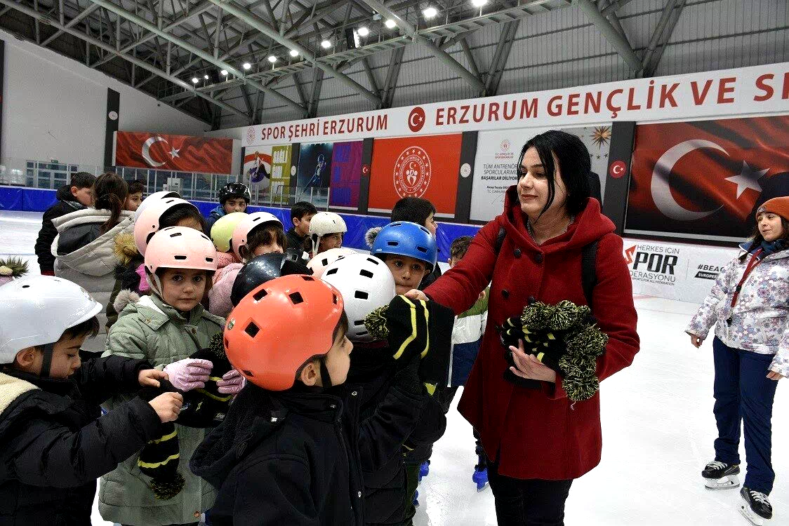 Minik yüreklere ‘HİS’ten bere desteği