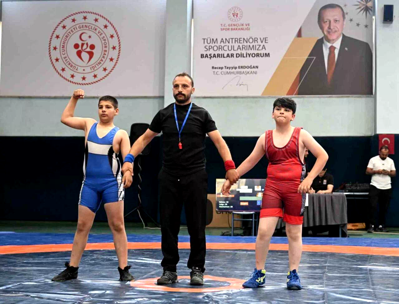 Minikler minderde kozlarını paylaştı