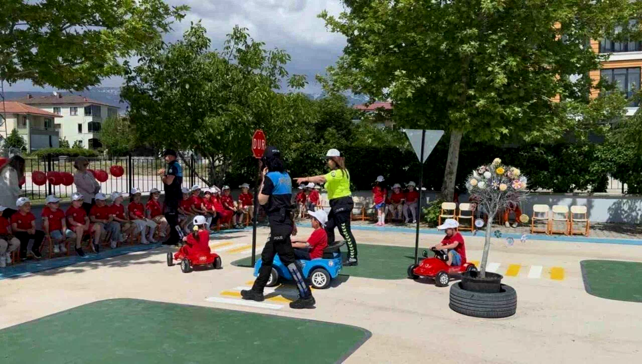 Miniklere uygulamalı trafik eğitimi