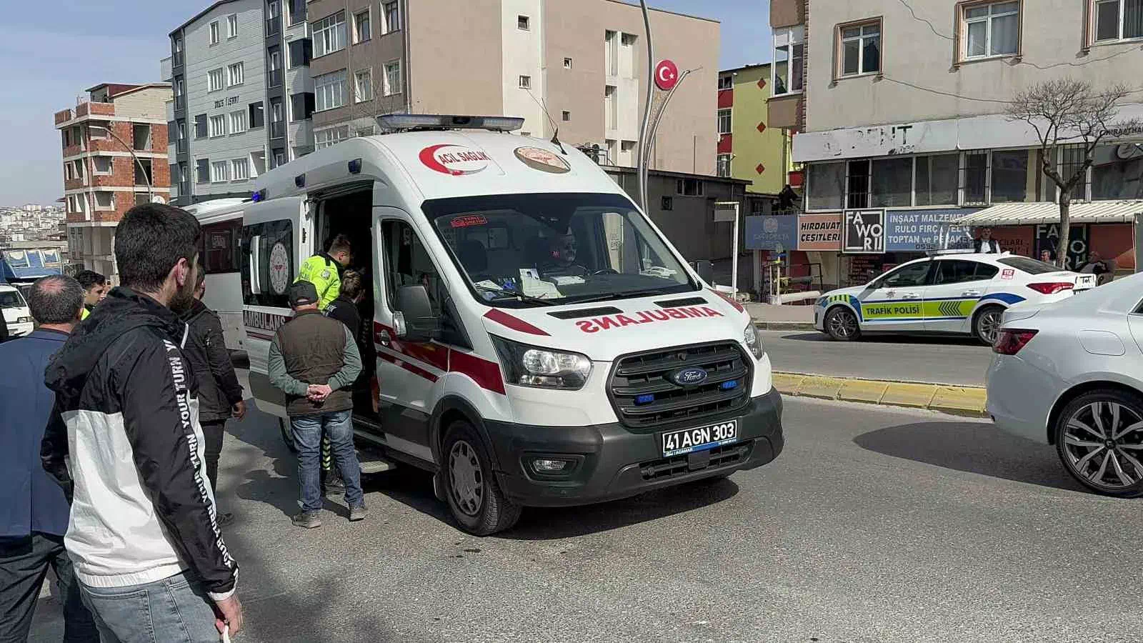 Motosiklet, Kadına Çarptı, Acil Hastaneye Kaldırıldı