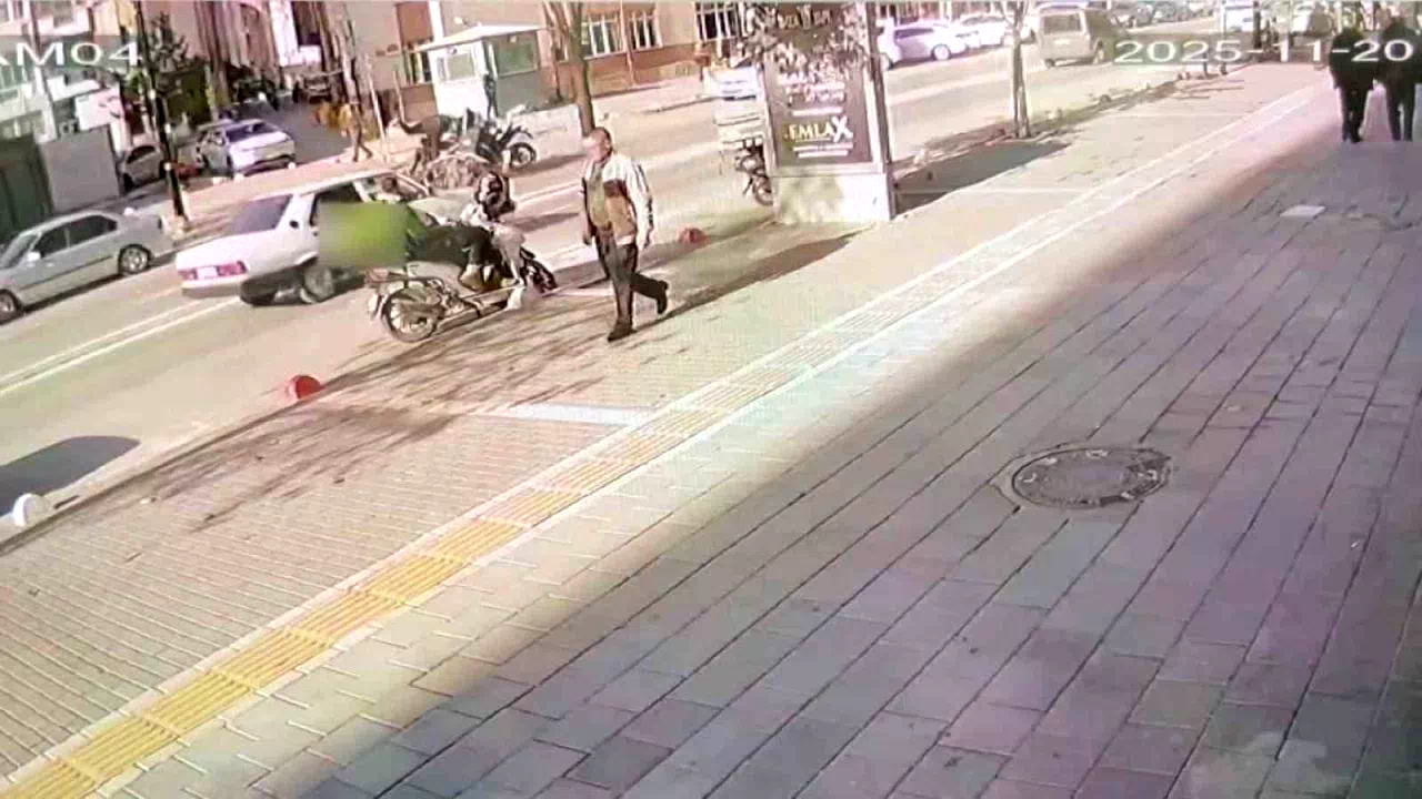 Motosiklet sürücüsünün dikkatsizliği kazaya neden oldu: 2 kişi yaralandı