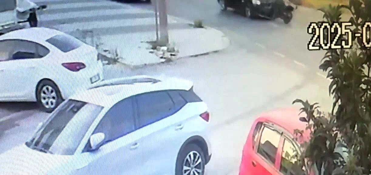Motosikletle kafa kafaya çarpıştı ardından cipe çarptı: 1 ölü