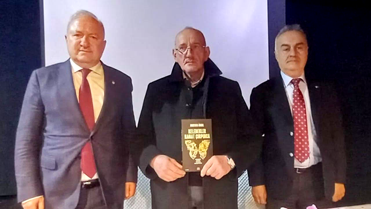 Muhabiri Özcan’a Çırakoğlu ve Bakır’dan imzalı kitap