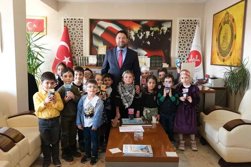 Muhammediye Camii’nde 4-6 Yaş Kur’an Kursu Öğrencilerinden Filistin’e Yardım Eylemi