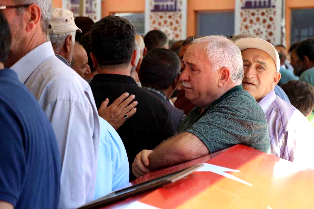 Muhtarlık binasında vefat eden muhtar toprağa verildi