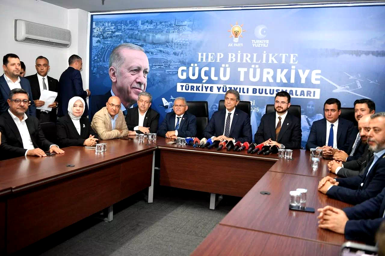 Mustafa Demir: “Biz AK Parti olarak eser siyaseti yaparız, CHP hasar siyaseti yapar”