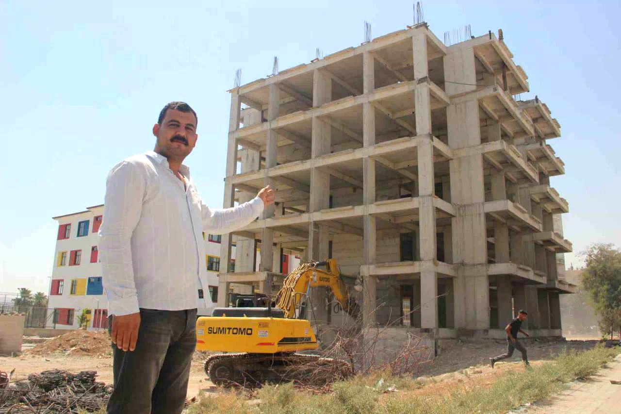 Müteahhit kendisini ihbar etti: Bina mühürlenerek yıkımı yapıldı