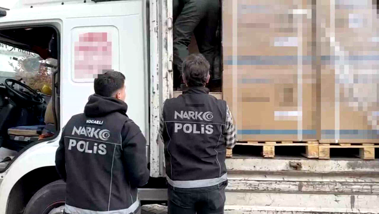 Narkotik köpeği tepki verdi, klimaların arasından binlerce uyuşturucu çıktı