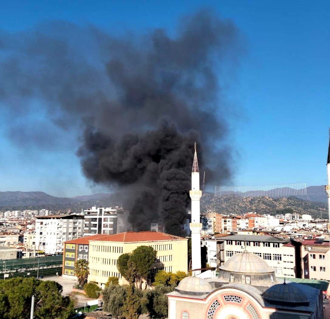 Nazilli’de eski kütüphane binasında yangın