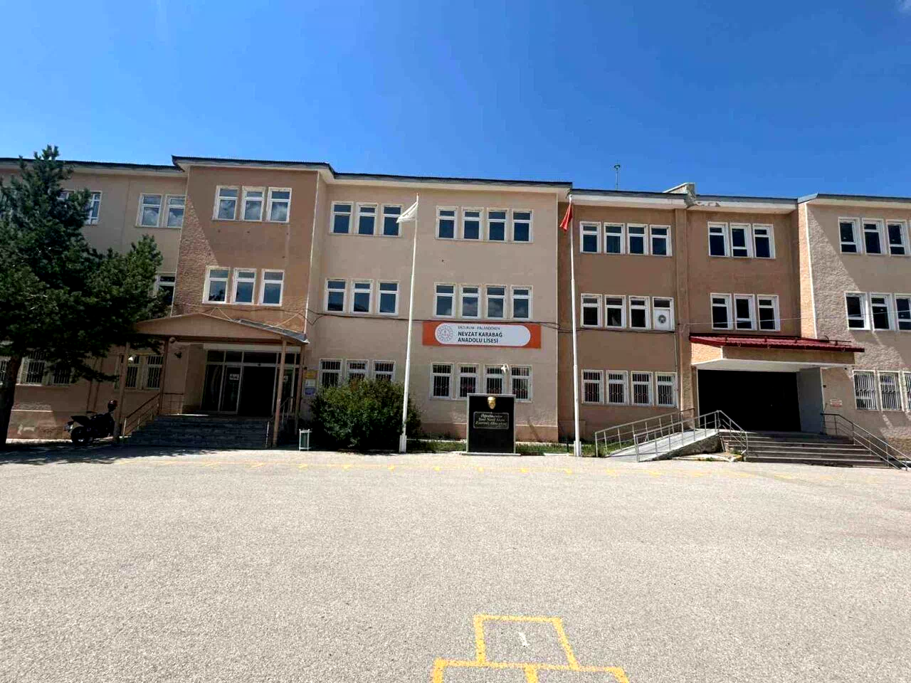 Nevzat Karabağ Anadolu Lisesi başarılara imza atıyor