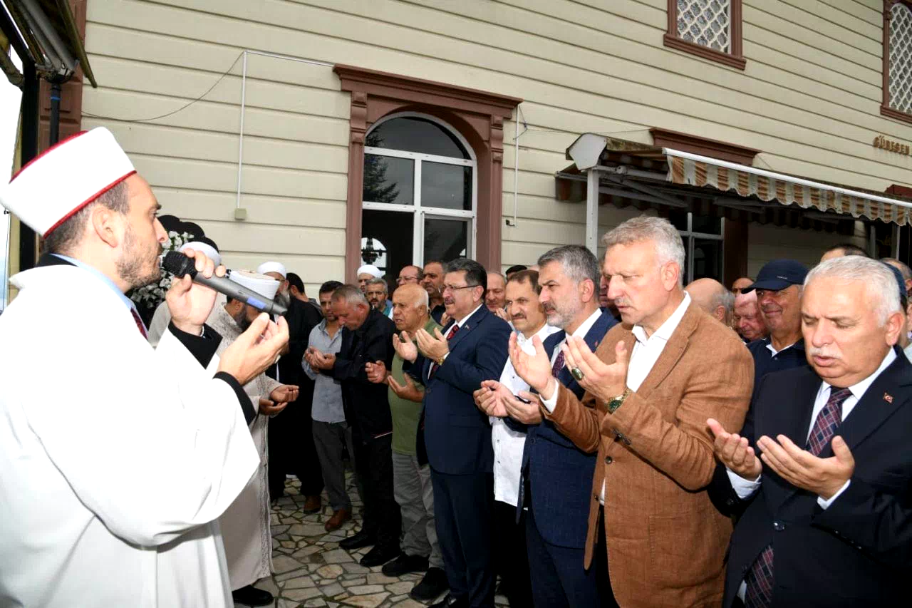 Of’ta denizde boğularak hayatını kaybeden gence son görev