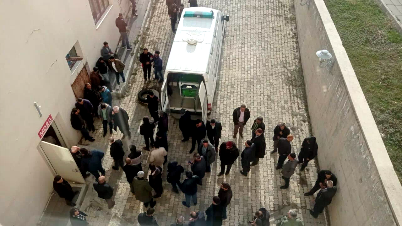 Oğlu ile çiriş toplamaya gitmişti