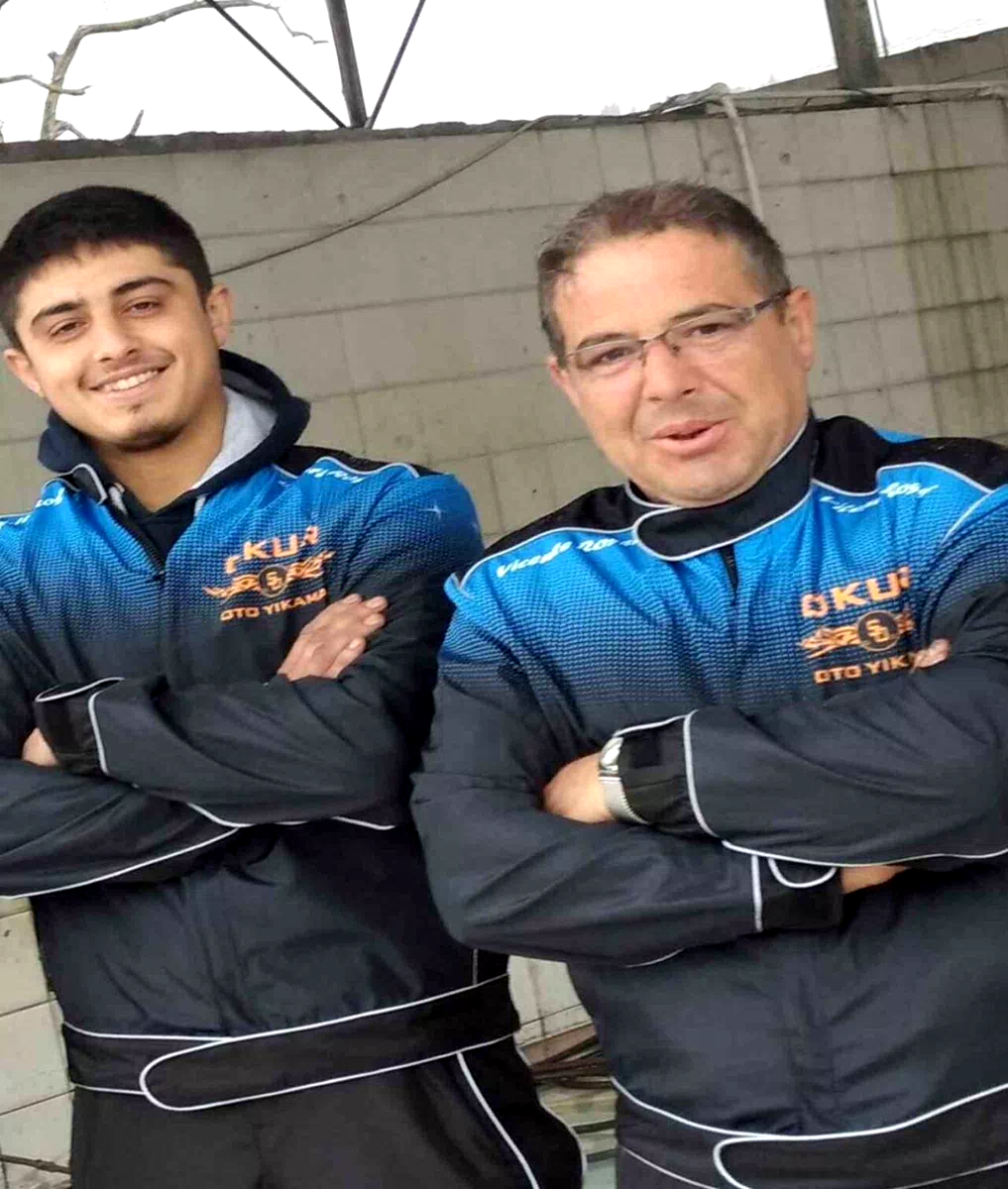 Oğlunu kurtarmak isterken o da akıma kapıldı: 2 ölü