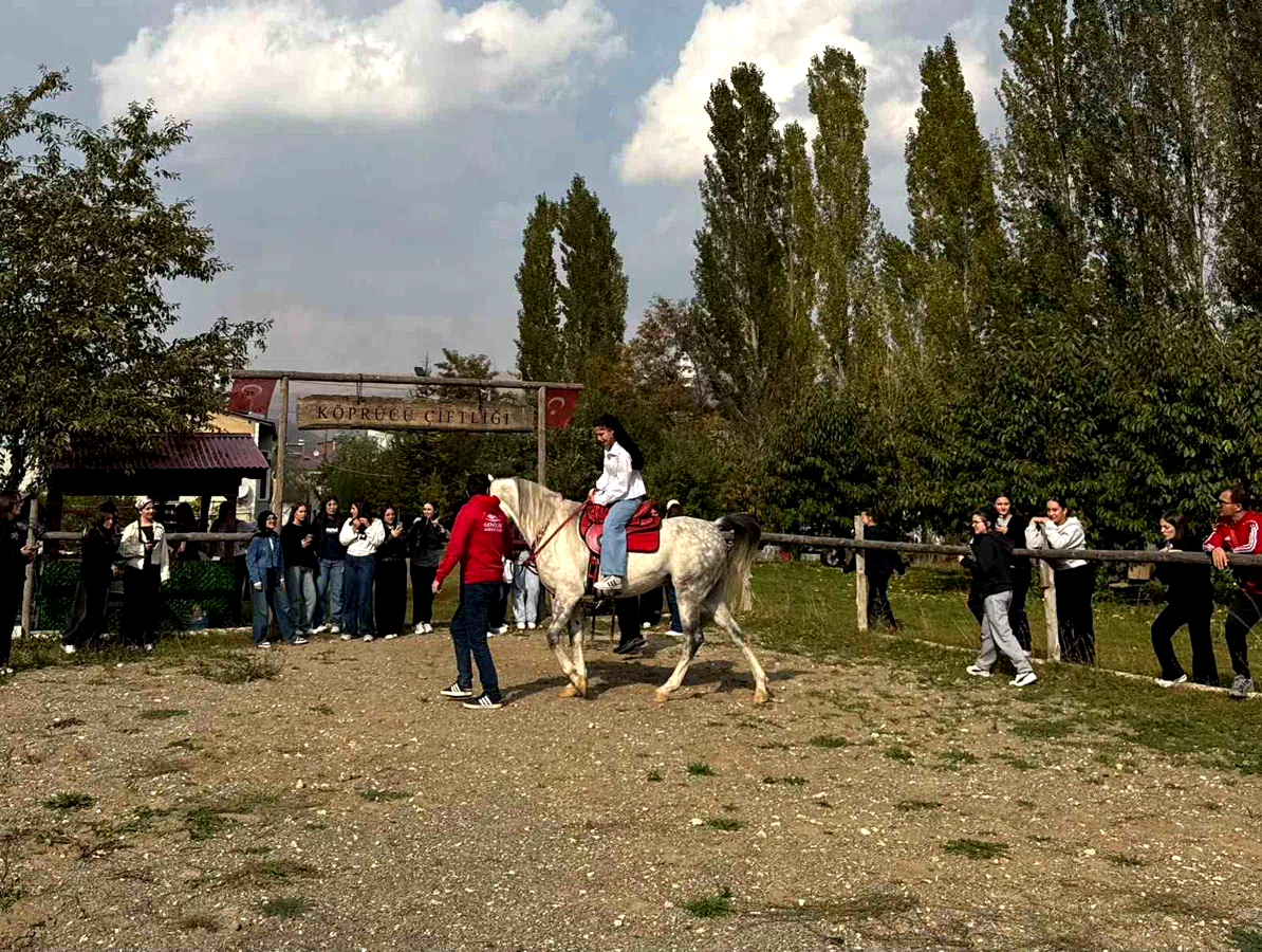 Öğrenciler çiftlikte bağımlılığa karşı bilinçlendirildi