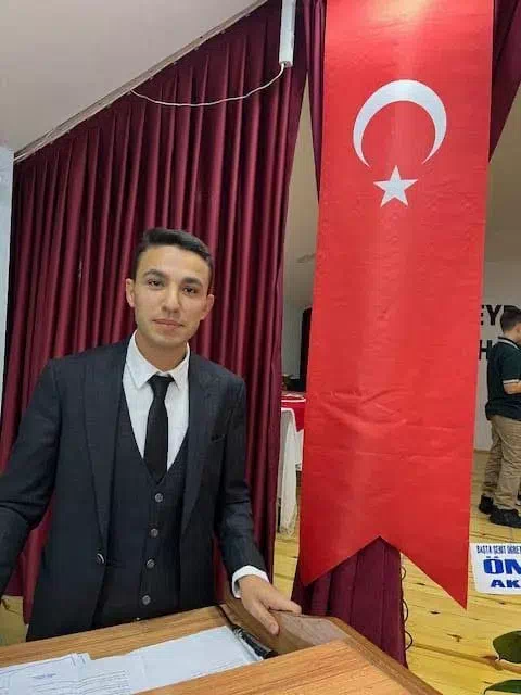 öğretmen kaza sonucu hayatını kaybetti.