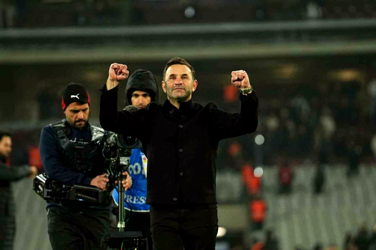 Okan Buruk, taraftarlara 3’lü çektirdi