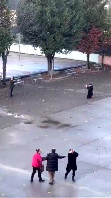 Okul bahçesindeki rehine krizinde baba serbest bırakıldı, şantajcı tutuklandı