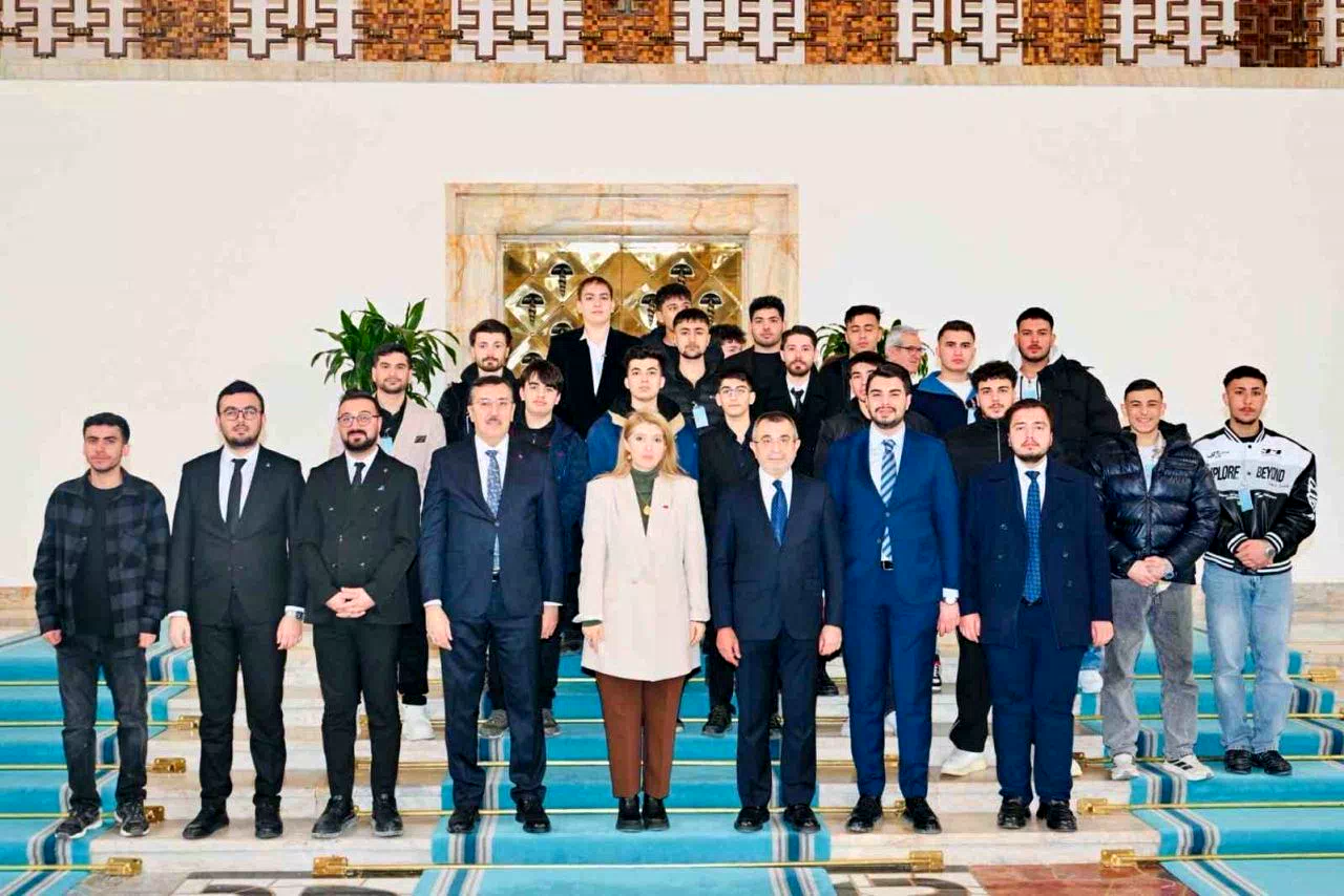 Ölmeztoprak: “Cumhurbaşkanımızın mesajları nettir, bayrağımıza uzanan kirli eller hesap verecek”