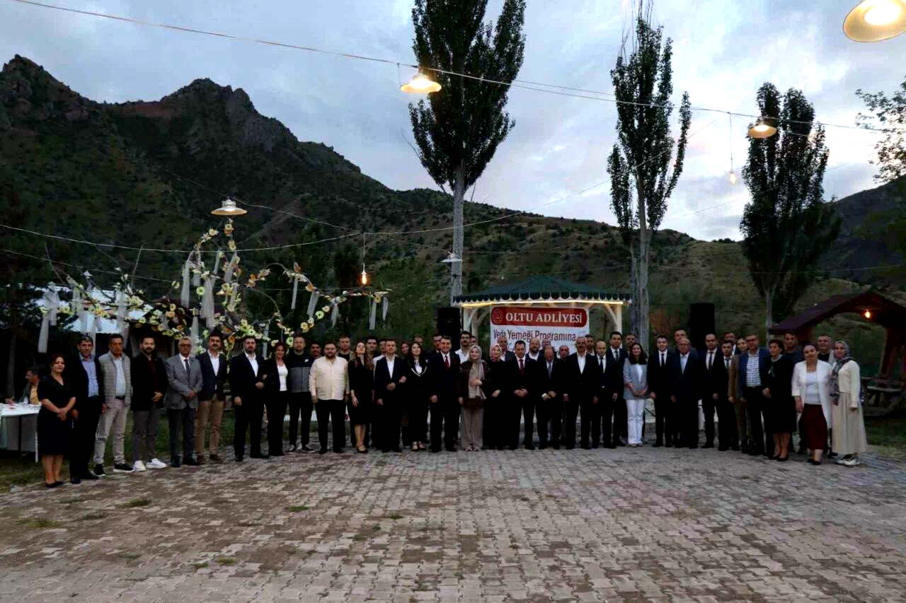 Oltu adliyesinde duygusal veda