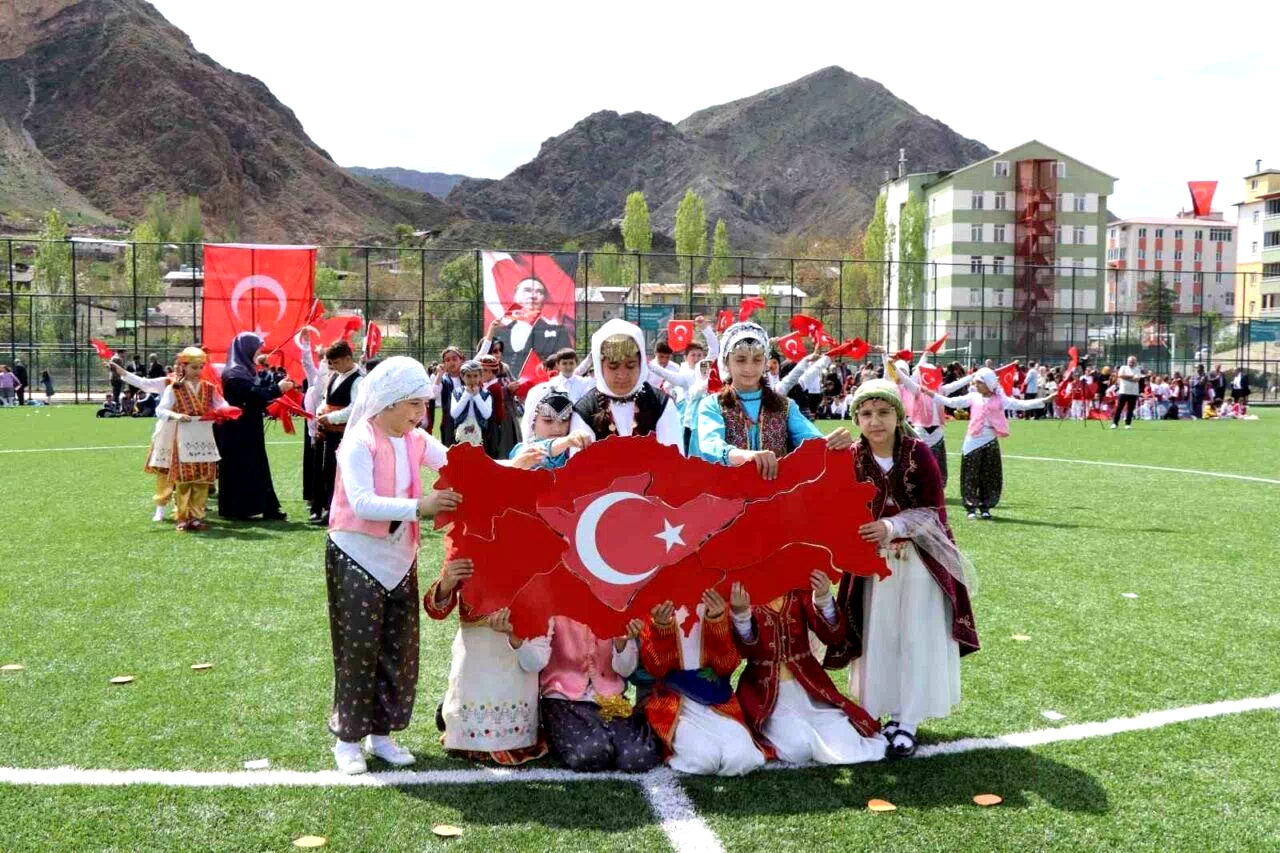 Oltu’da 23 nisan coşkusu