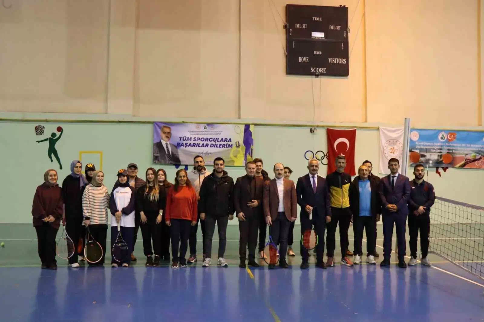 Oltu’da düzenlenen kort tenisi turnuvasına ilgi büyük
