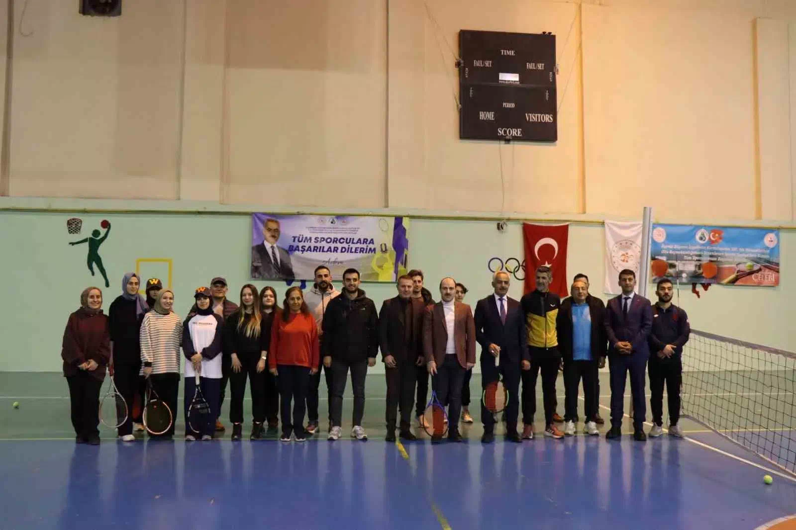 Oltu’da Düzenlenen Tenis Turnuvasında Feyza Algül Birinci Oldu.