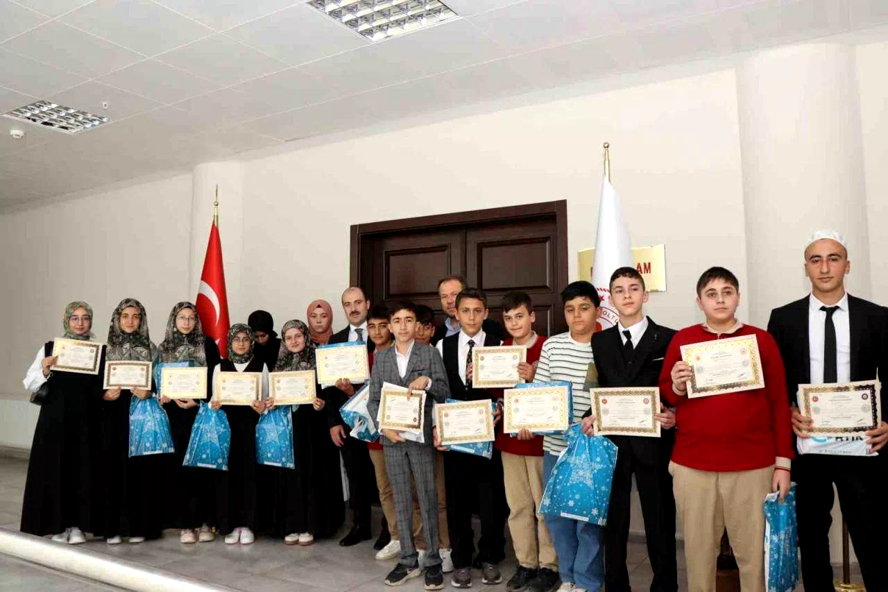 Oltu’da Hafız ve Hafizeler belgelerine kavuştu