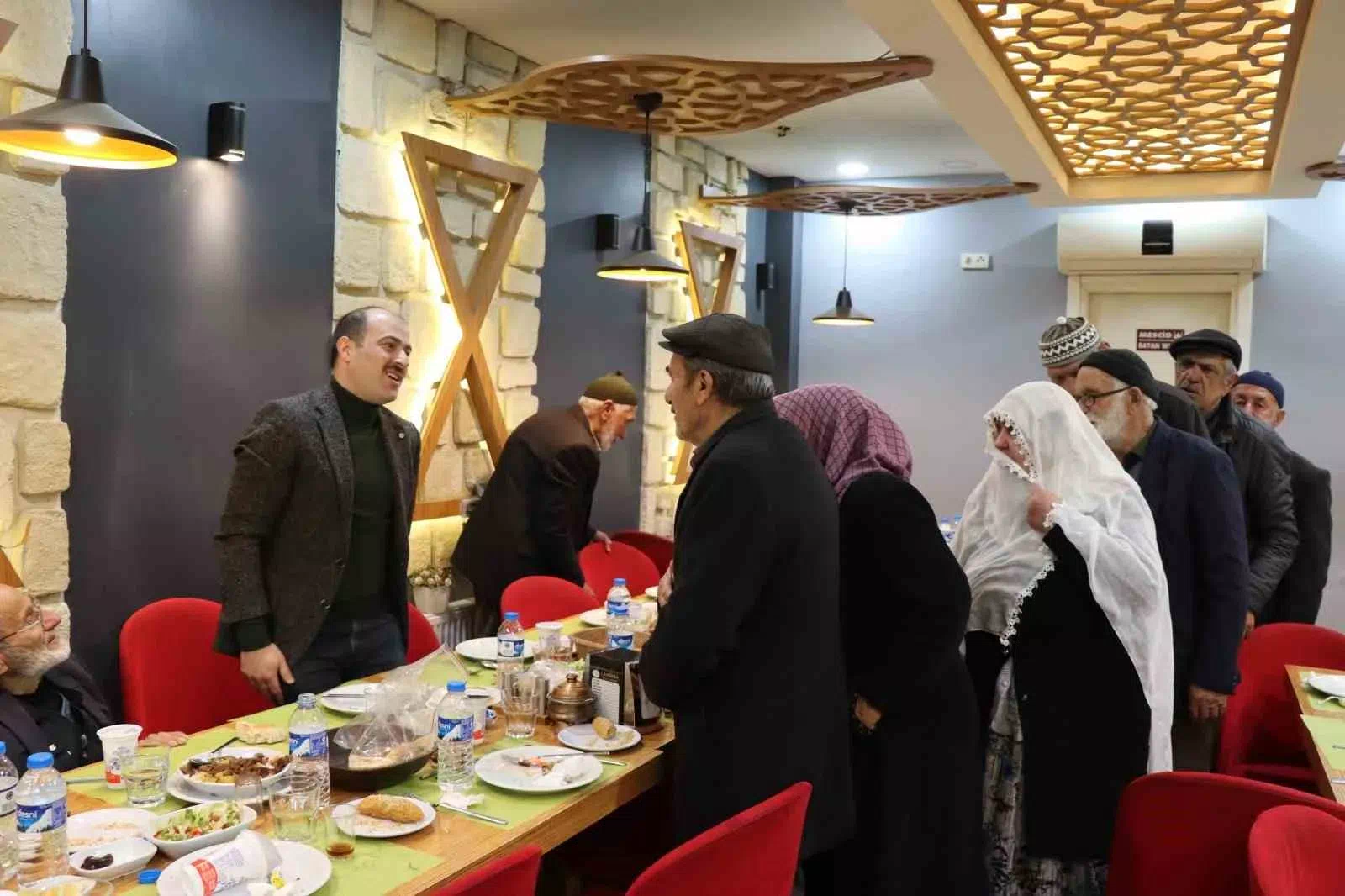 Oltu’da Kaymakam Çelik Yaşlılar İle Buluştu