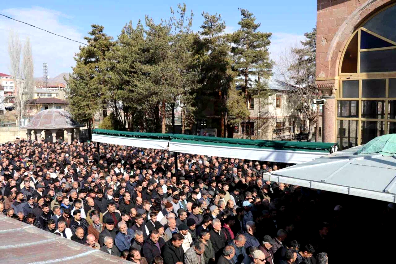 Oltu’da motosiklet kazası: 1 ölü, 1 yaralı