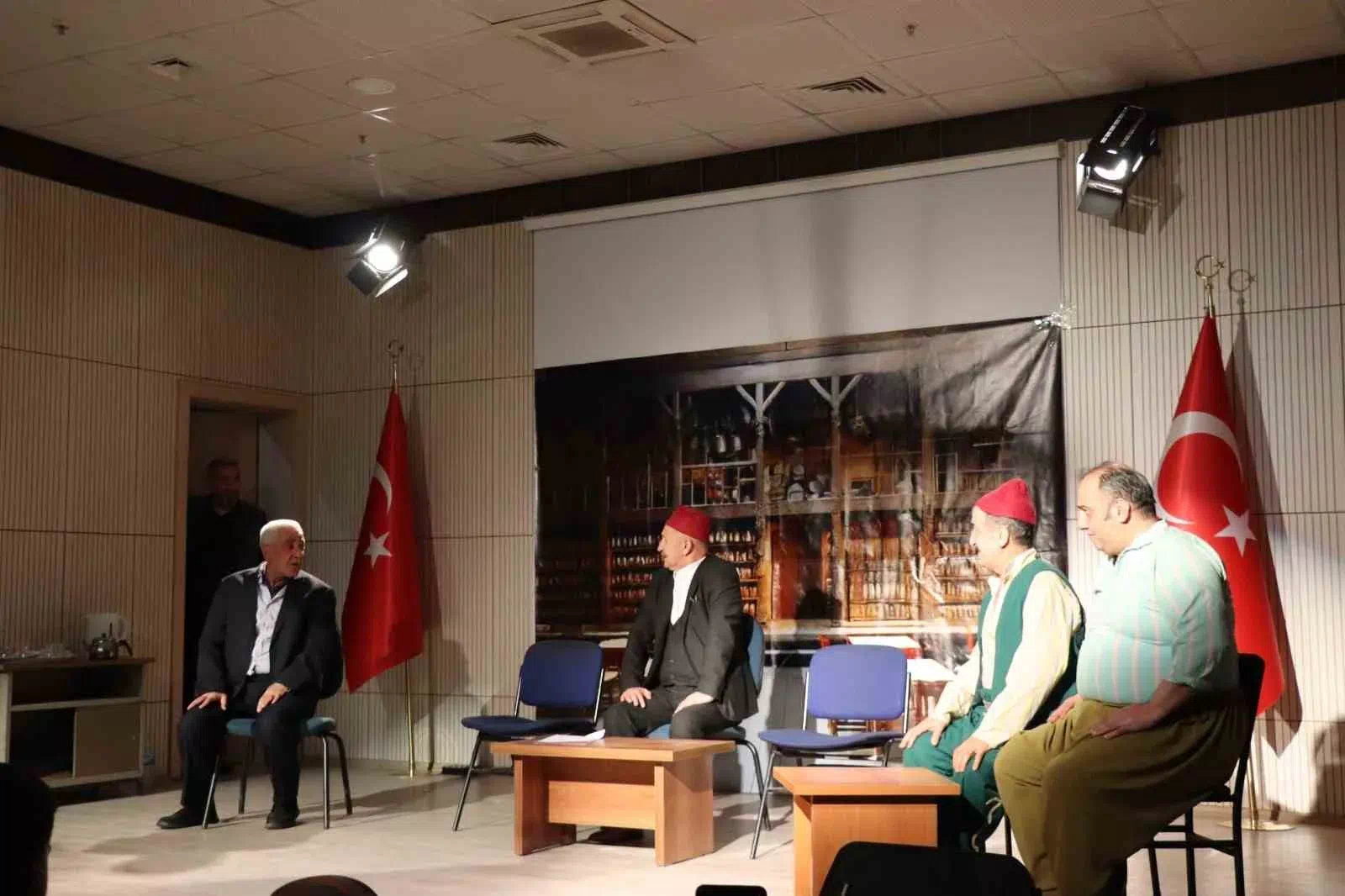 Oltu’da Tiyatro Gösterisiyle Kurtuluş Yılı Coşkusu