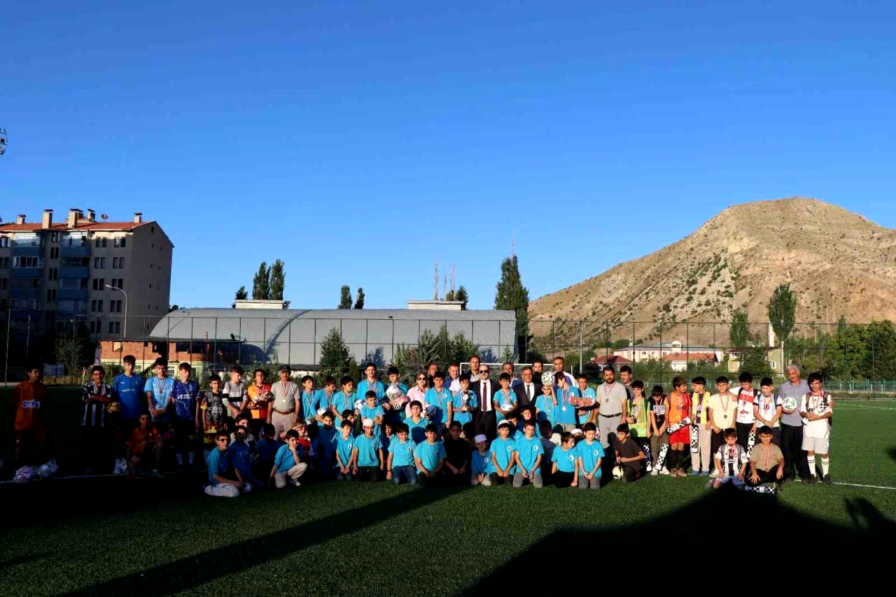 Oltu’da Yaz Kur’an Kursları Futbol Turnuvası sona erdi