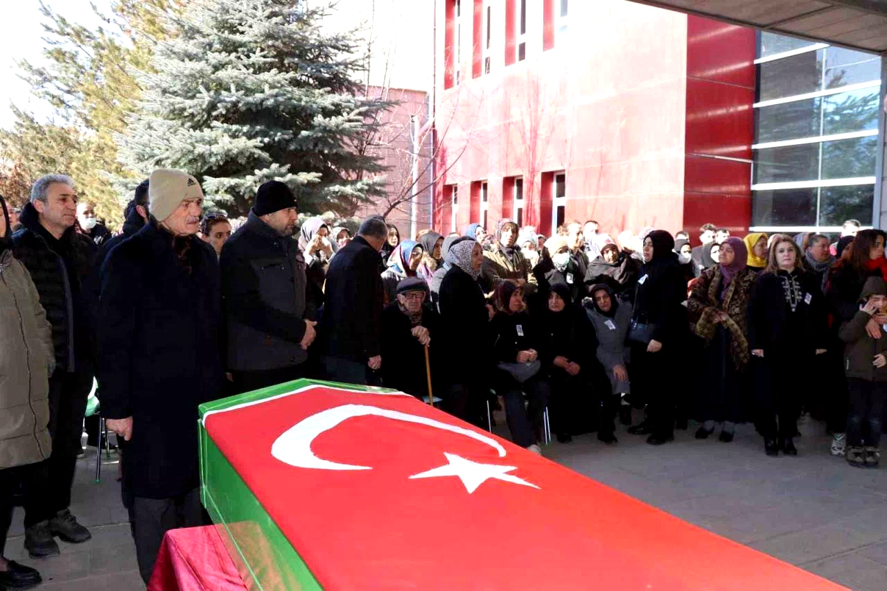 “Oltu Devlet Hastanesi’nde Görevli Feridun Albayrak Son Yolculuğuna Uğurlandı”