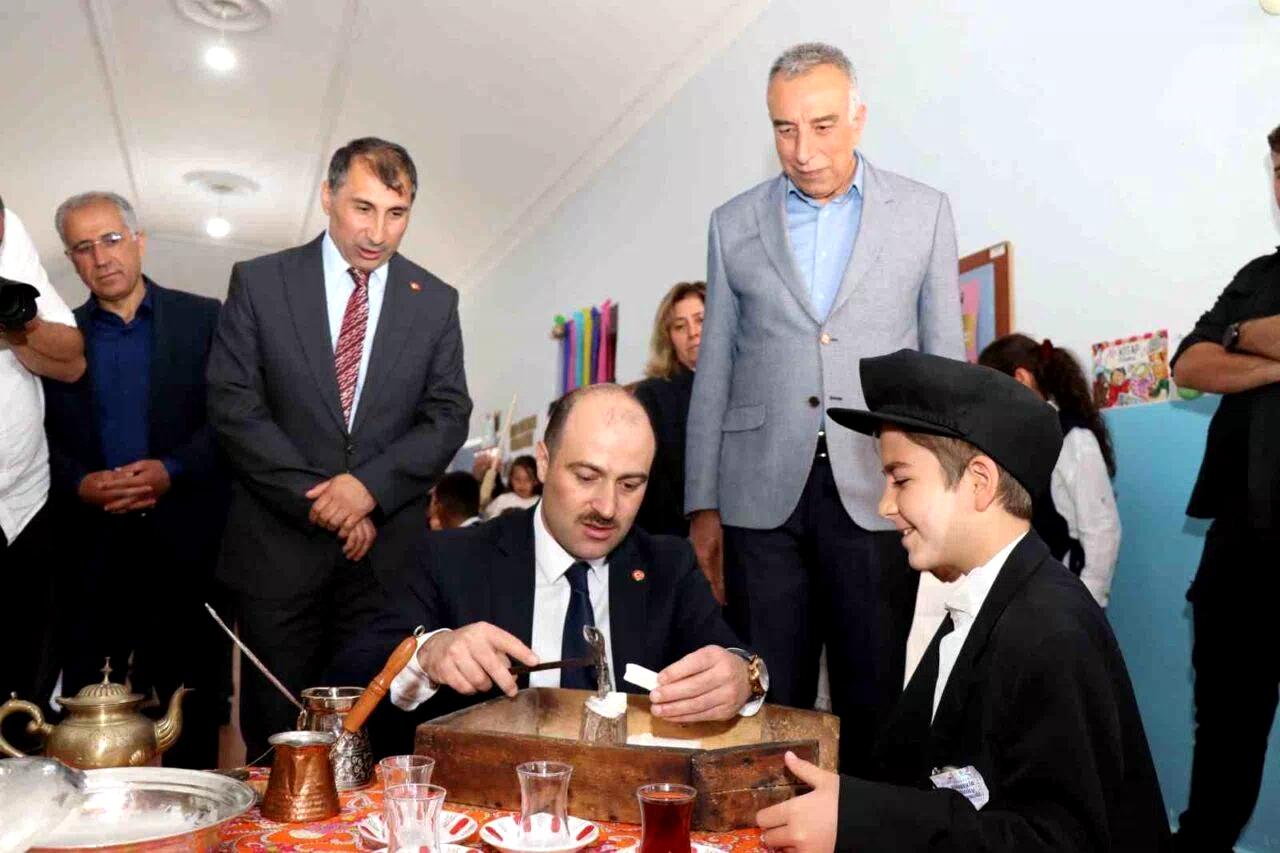 Oltu Karabekir İlkokulu’nda bilim şenliği coşkusu