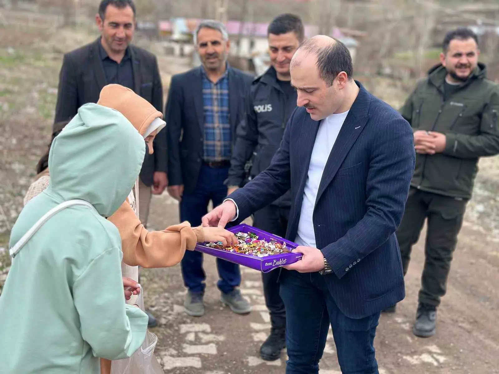 oltu kaymakamı yaşlıları bayramlarını kutladı