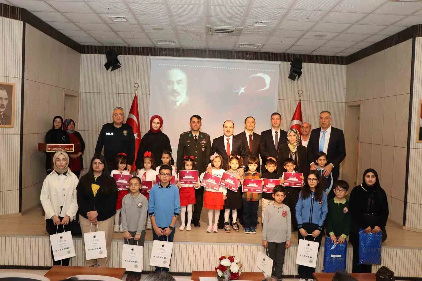 Oltu Kız Anadolu İmam Hatip Lisesi’nden İstiklal Marşı Kutlaması