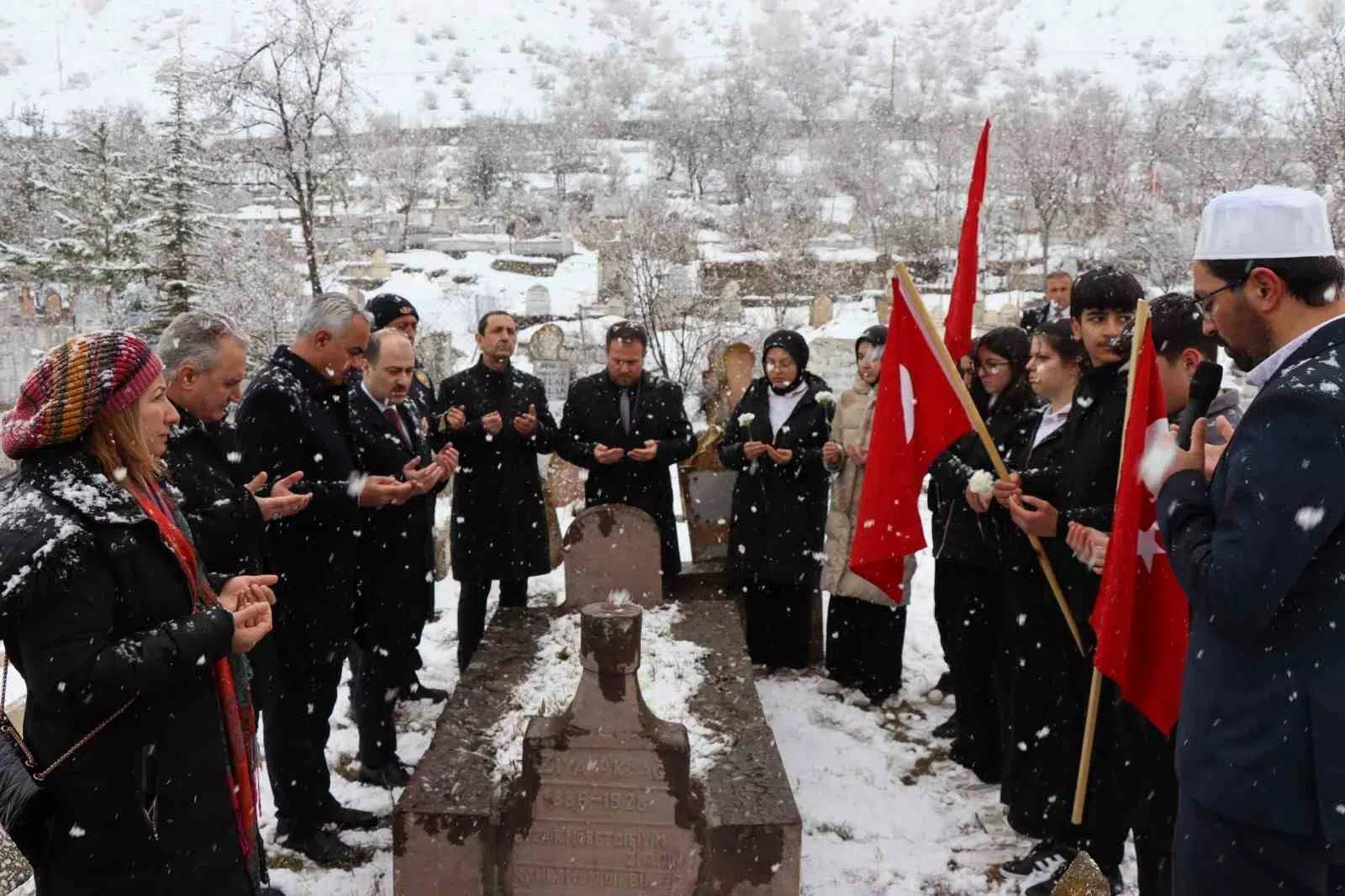 OLTU’NUN KURTULUŞ KAHRAMANI YUSUF ZİYA BEY ANILDI