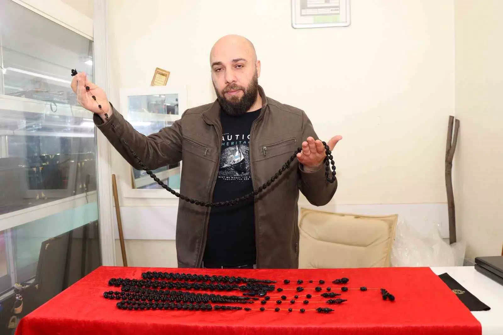 OLTU TAŞI USTASININ ESMÂ-İ HÜSNÂ TESPİHLERİ DÜNYAYA PAZARLANIYOR