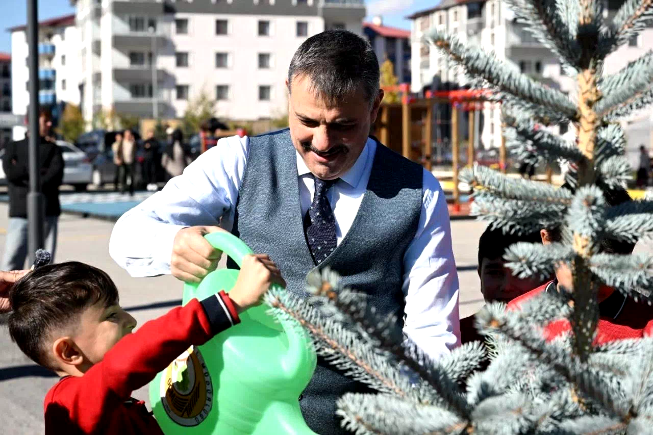Ömer Duygun İlkokulu’nda fidan dikim etkinliği