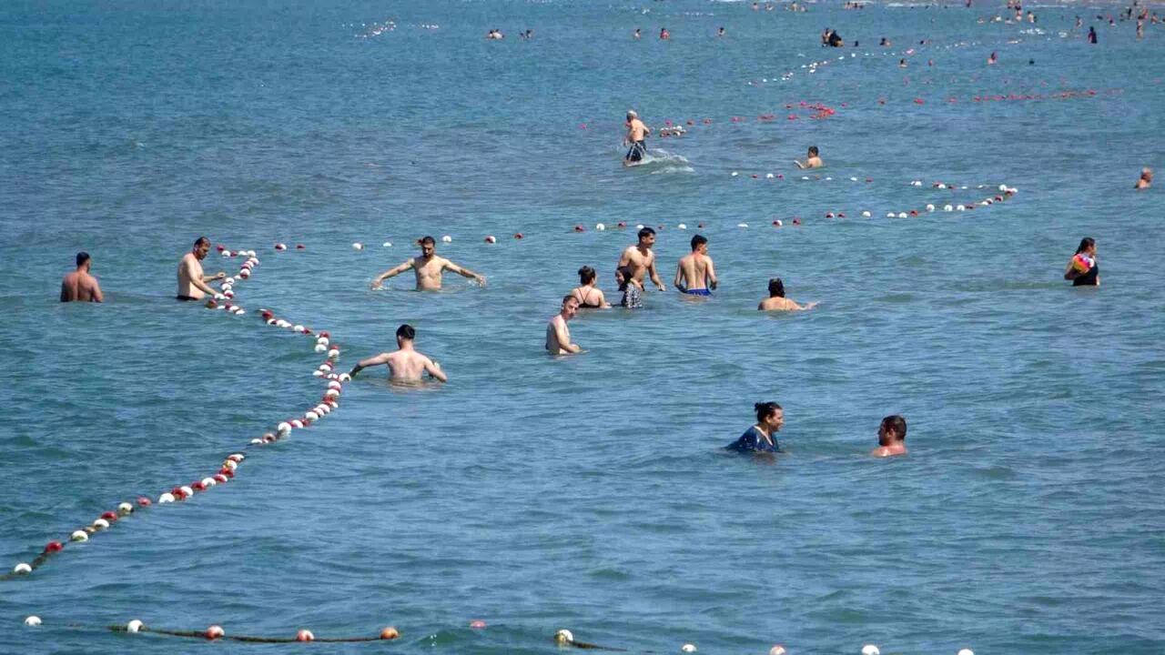 Onlarca boğulma vakasına müdahale eden profesör uyardı: “Deniz keyfiniz faciaya dönüşmesin”