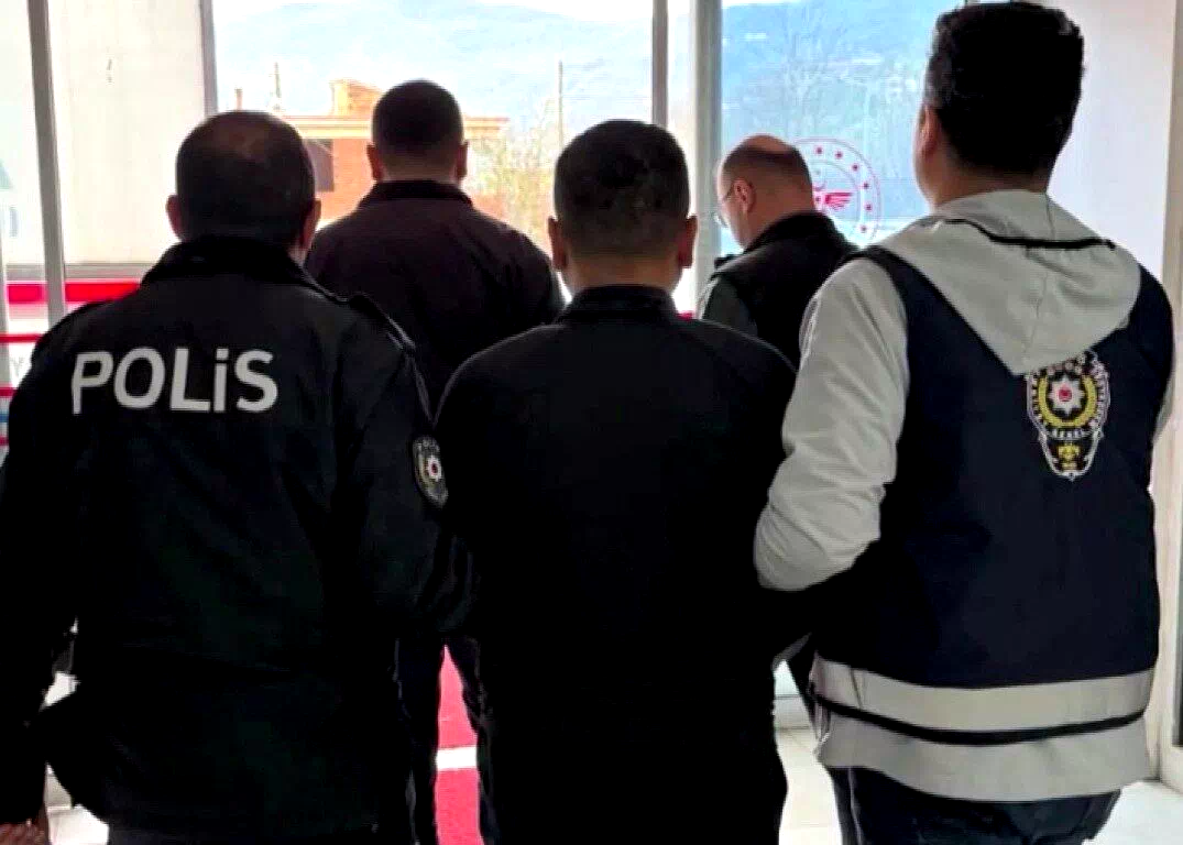 Ordu’da cinayet suçundan aranan hükümlü, saklandığı gizli bölmede yakalandı
