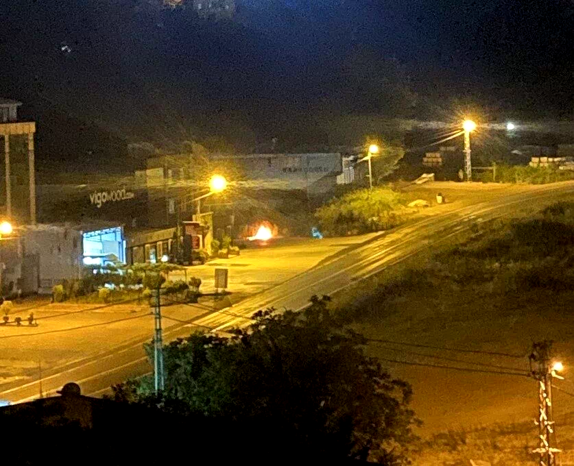 Ordu’da çöp konteynerinde çıkan yangın binaya sıçramadan söndürüldü
