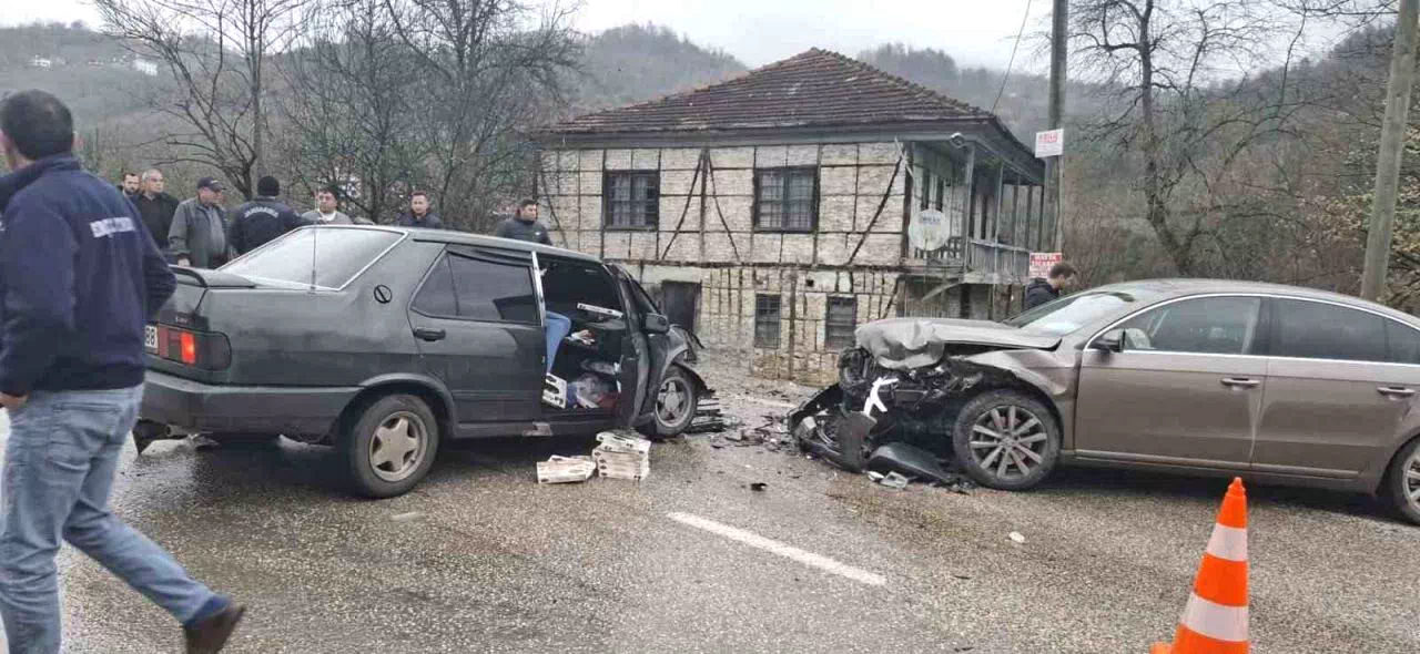 Ordu’da iki otomobil çarpıştı: 1 yaralı