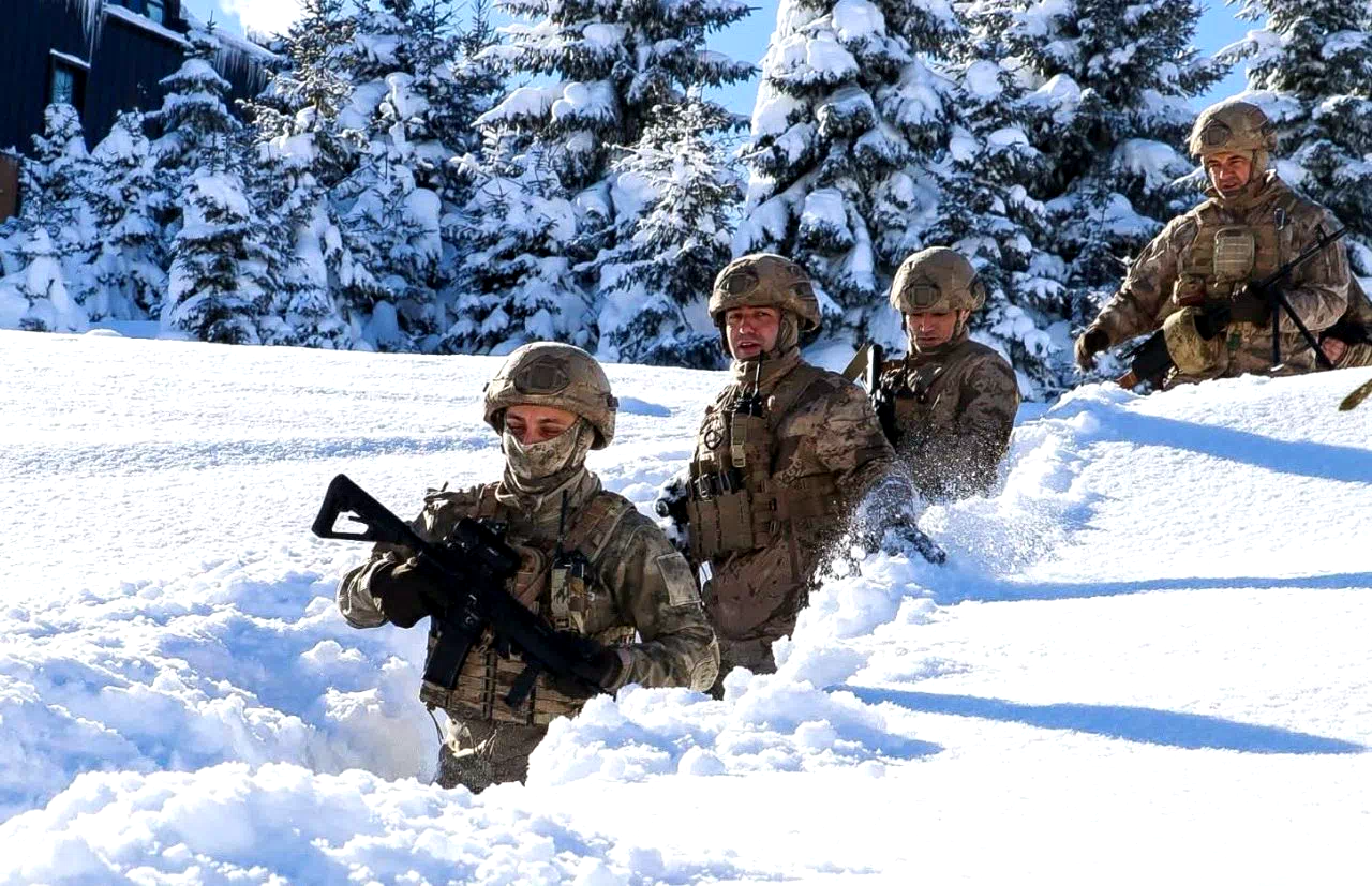 Ordu’da jandarmadan kar altında arama-kurtarma tatbikatı